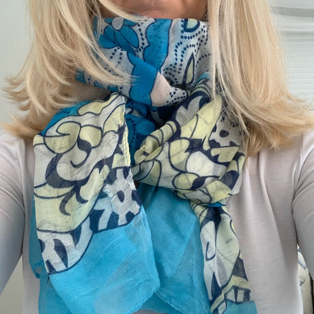 Lightweight scarf